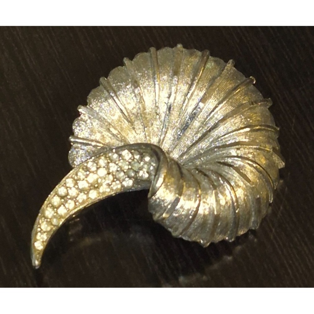 Vintage Signed BSK Rhinestone Silver-Tone Seashell Brooch Pin 2.25"